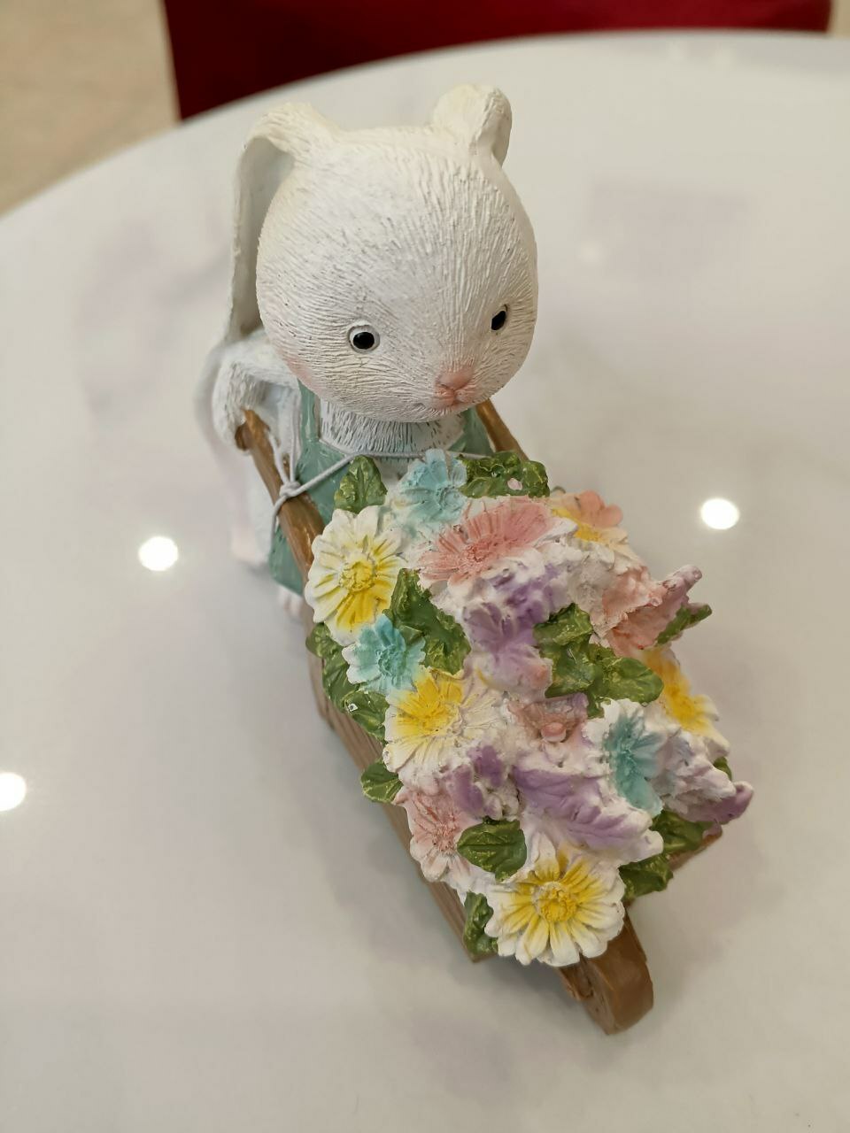 Заяц с тележкой