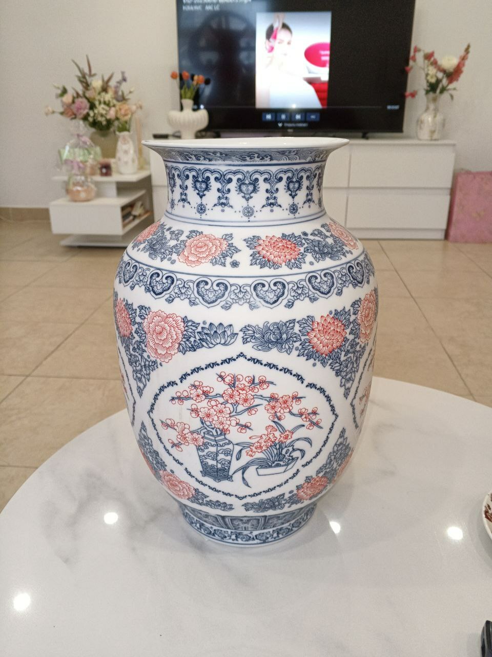 Элегантная напольная ваза