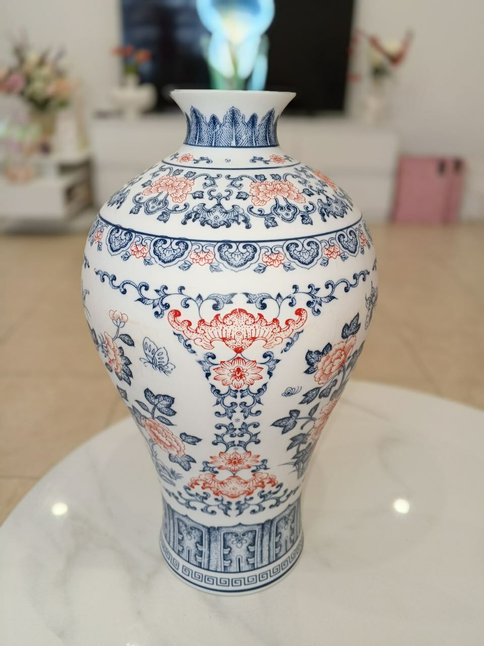 Элегантная ваза