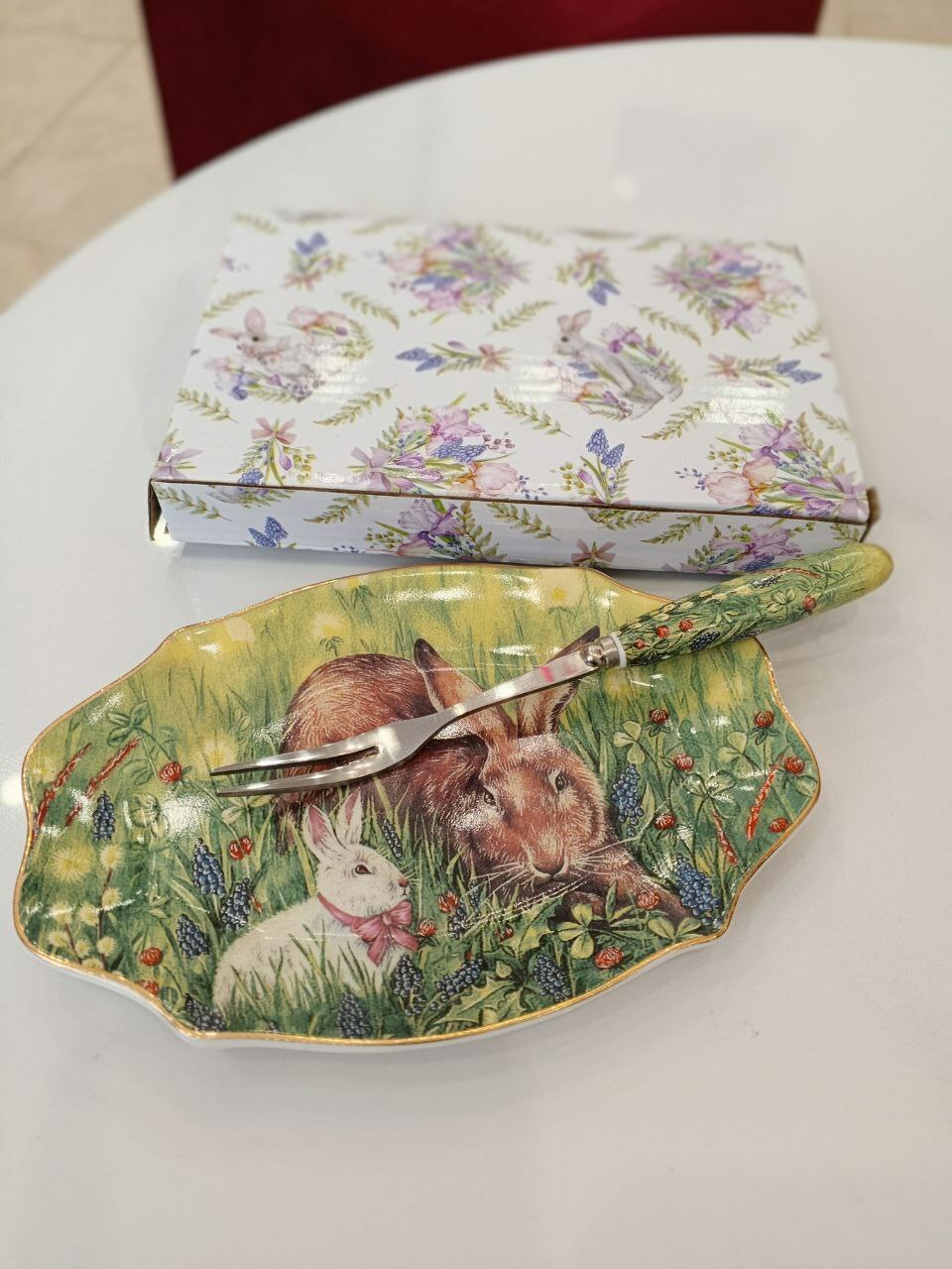 Блюдо с вилочкой для десерта