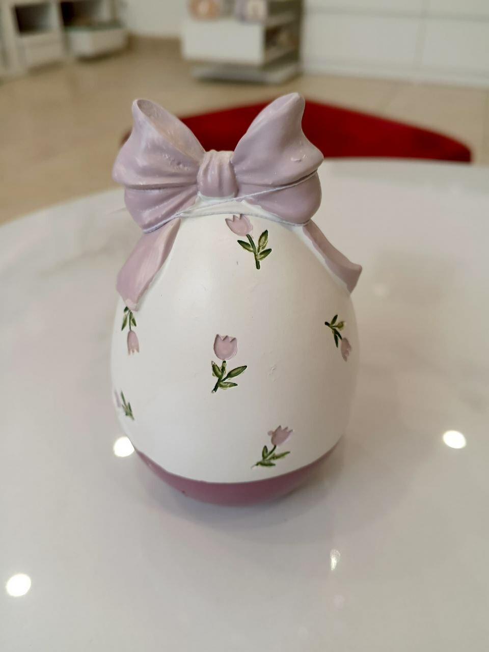 Яйцо с сиреневым бантом