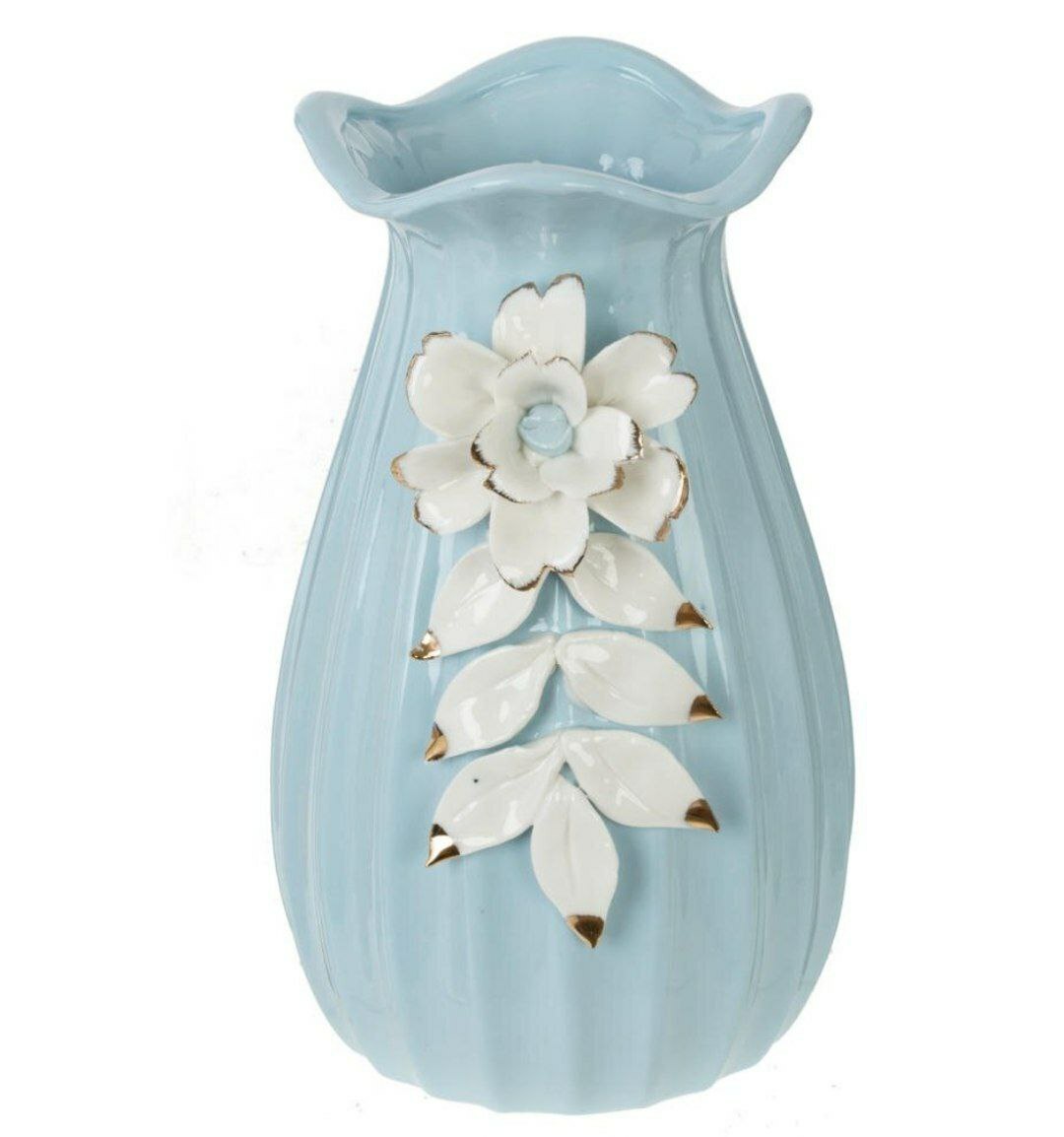 Изящная декоративная ваза