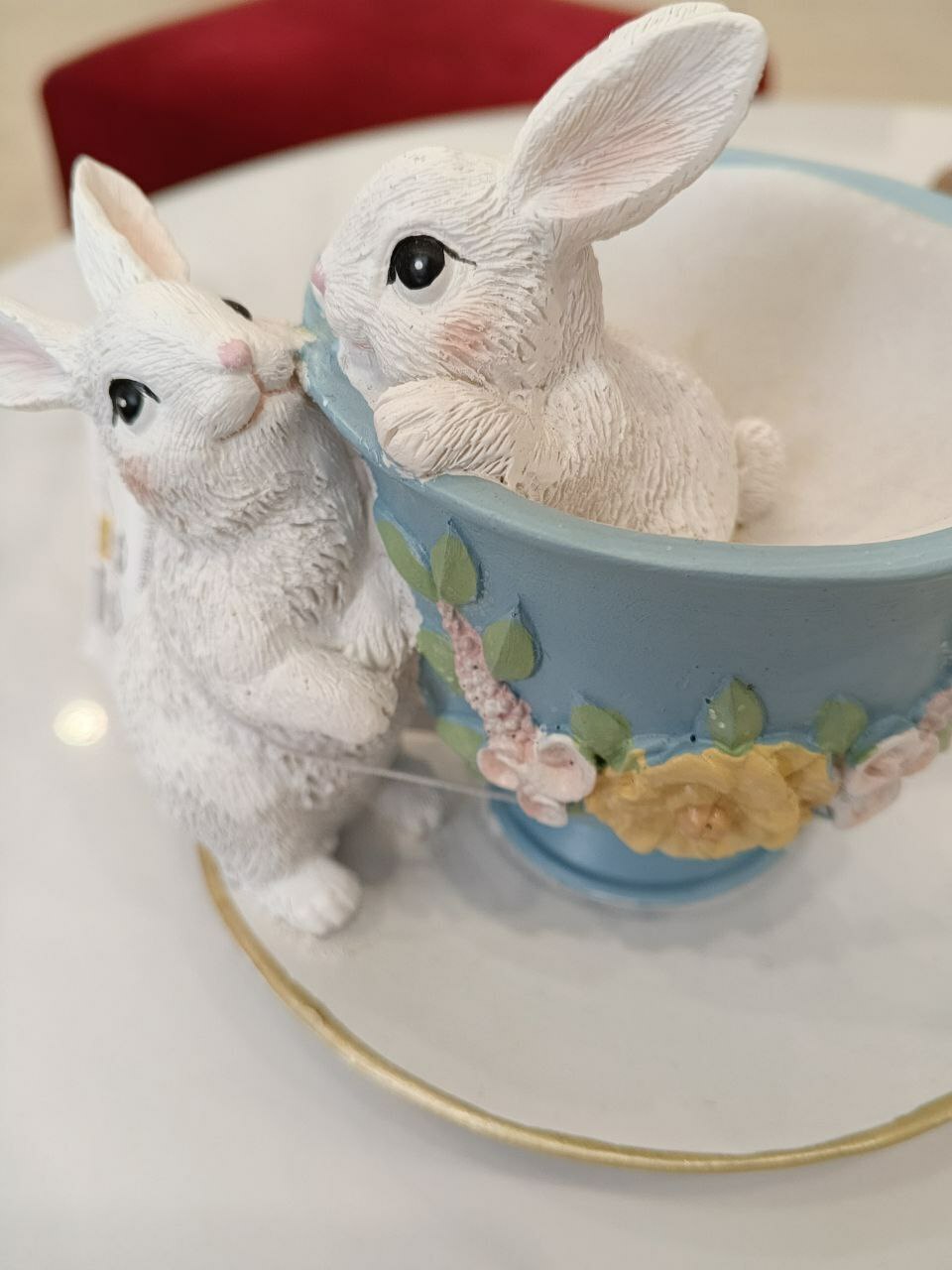 Зайцы в чашечке