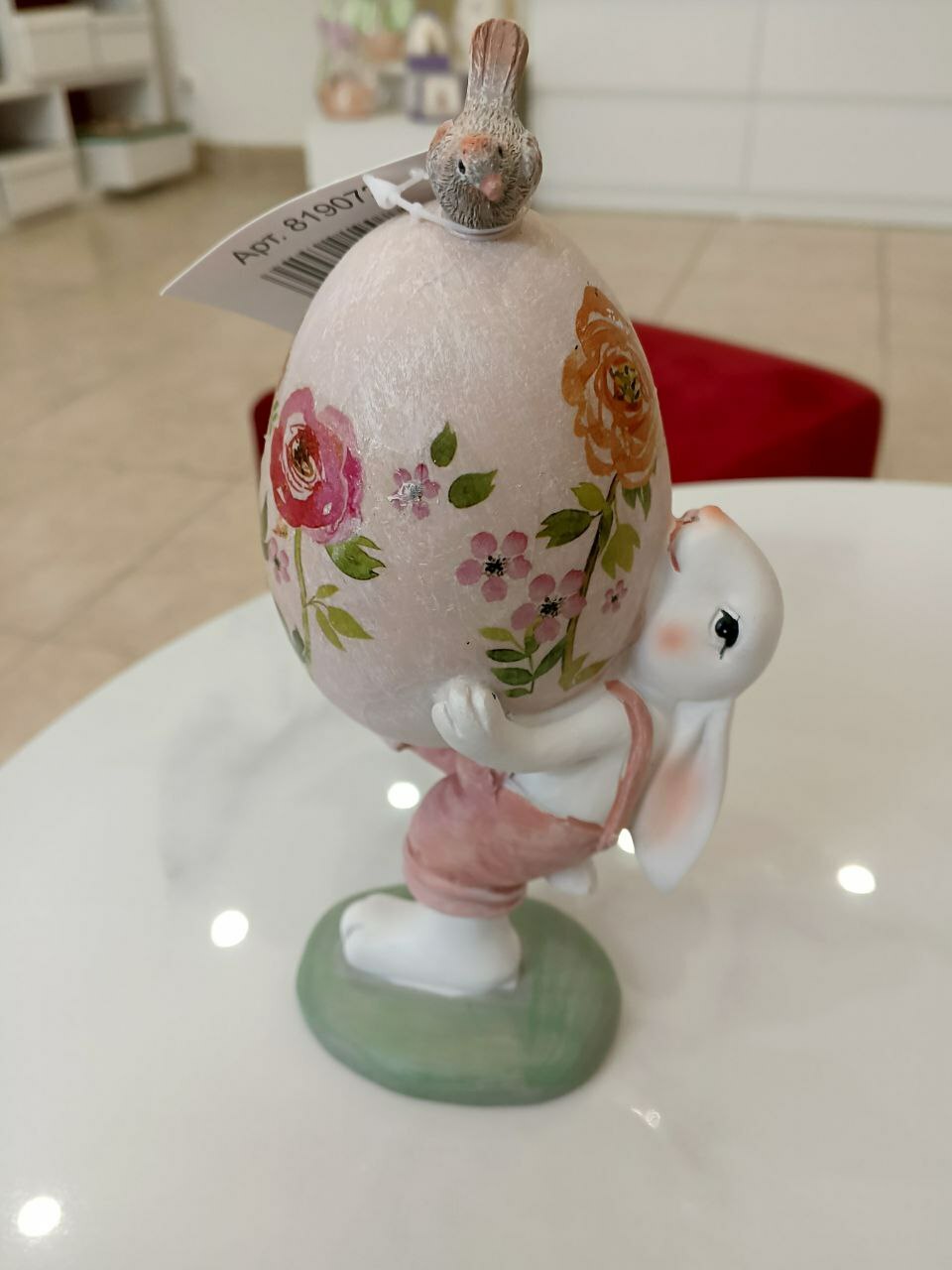 Заяц с яйцом и птичкой